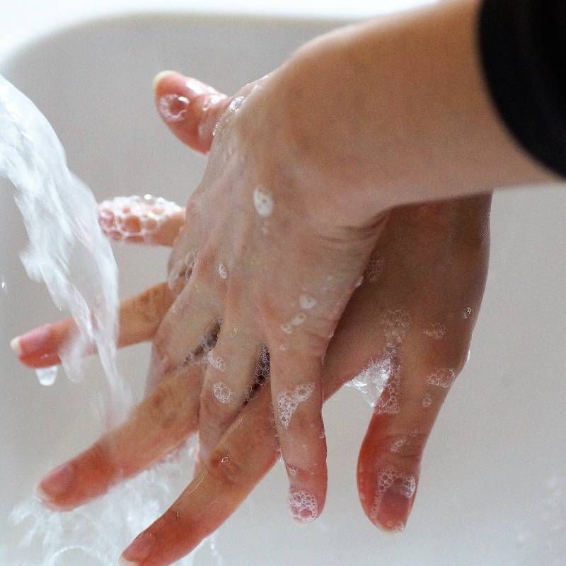 Saro Autonomes Handwaschbecken mit Fußbedienung
